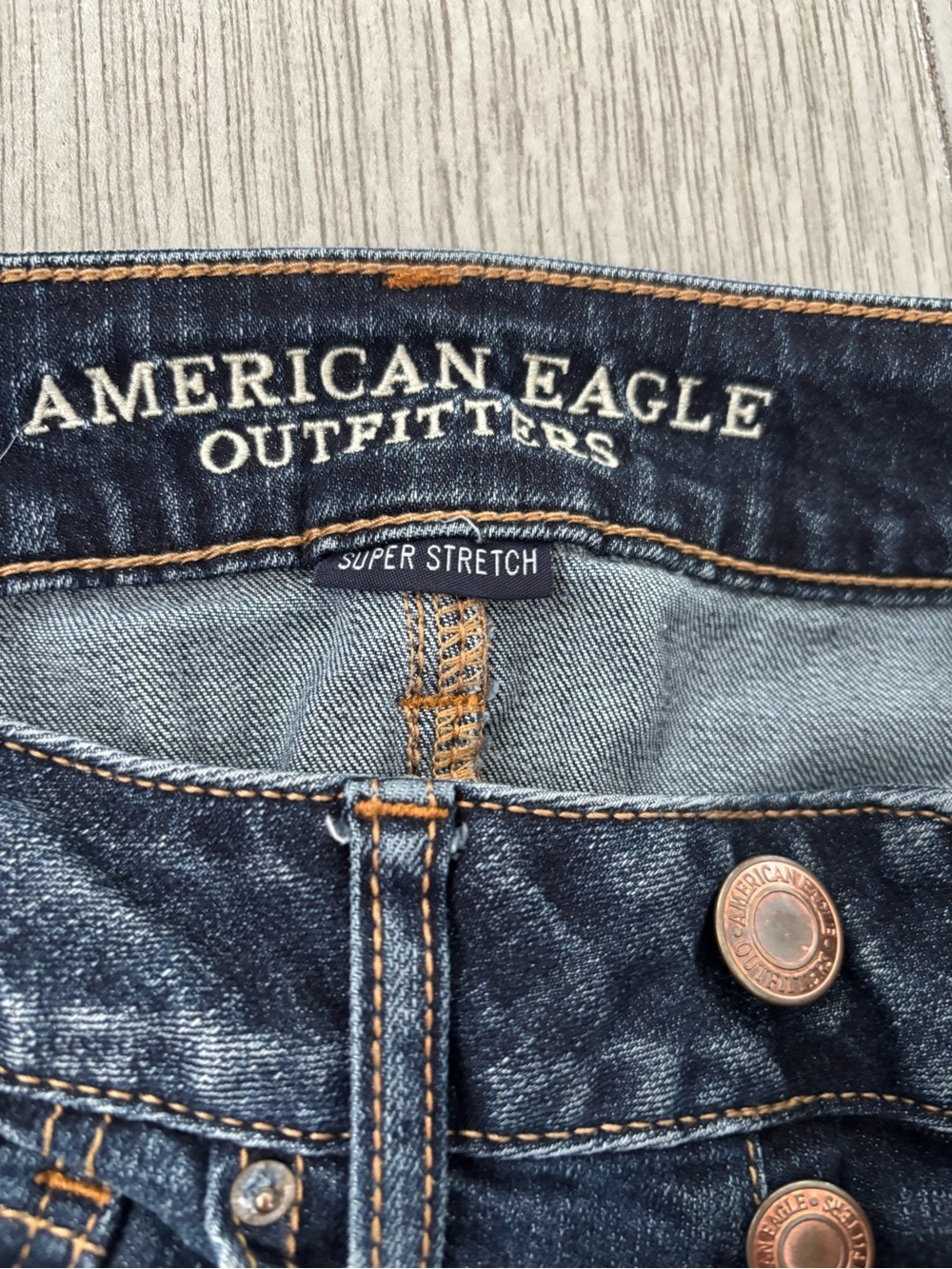 American Eagle Denim Jeans Tomgirl size 2 regular in distressed dark wash. EUC. - Picture 2 of 8